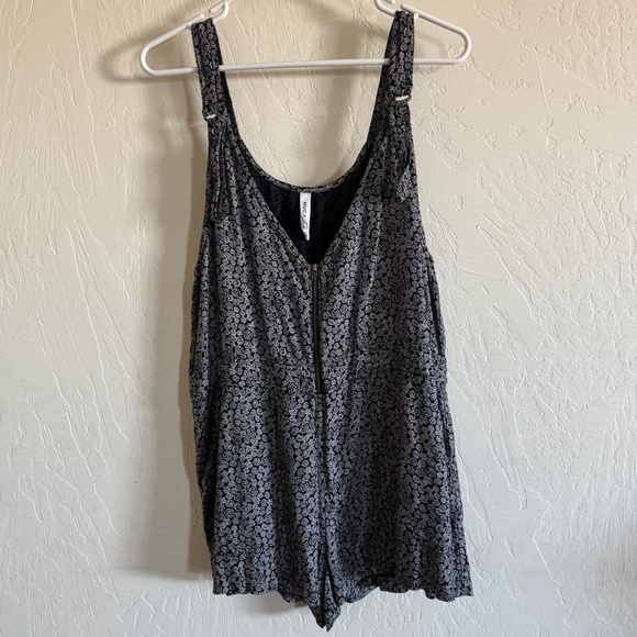 RVCA Romper - Picture 1 of 6